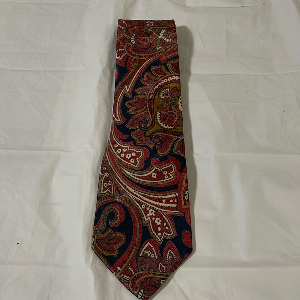 Alexander Lloyd men’s paisley tie in red, blue and gold… 3.5 “ L by 62 like new - Picture 1 of 6